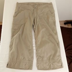 The North Face Women's Nylon Capri Pants Size 8 Twill Beige EUC